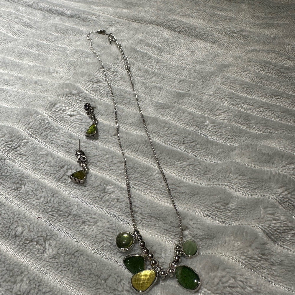 Lia Sophia Shamrock necklace w/matching earrings ZEUC